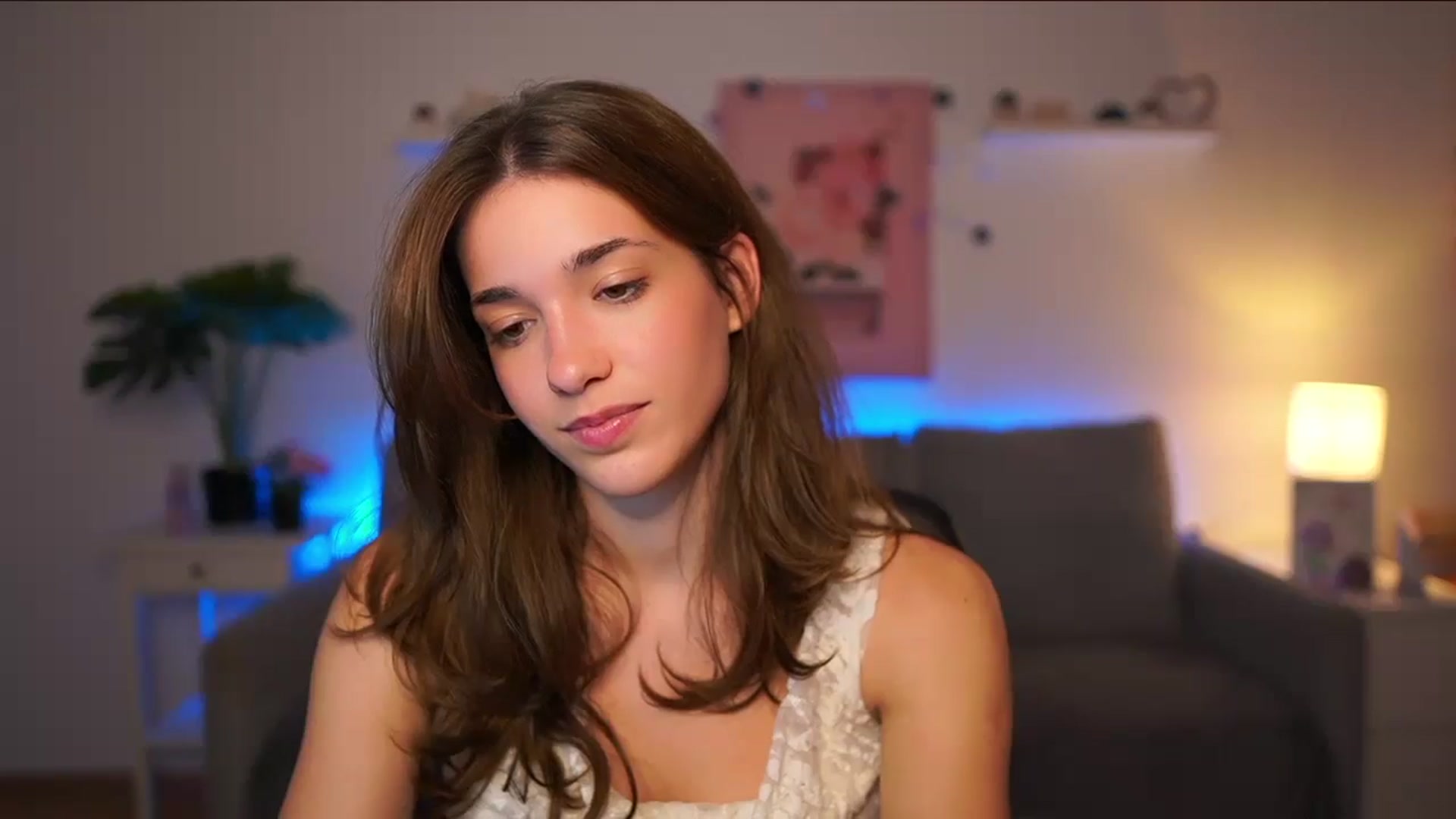 Gallery image thumbnail from Kissiecat's myfreecams stream on, 10/03/2025, 15:28 image 3 of 20
