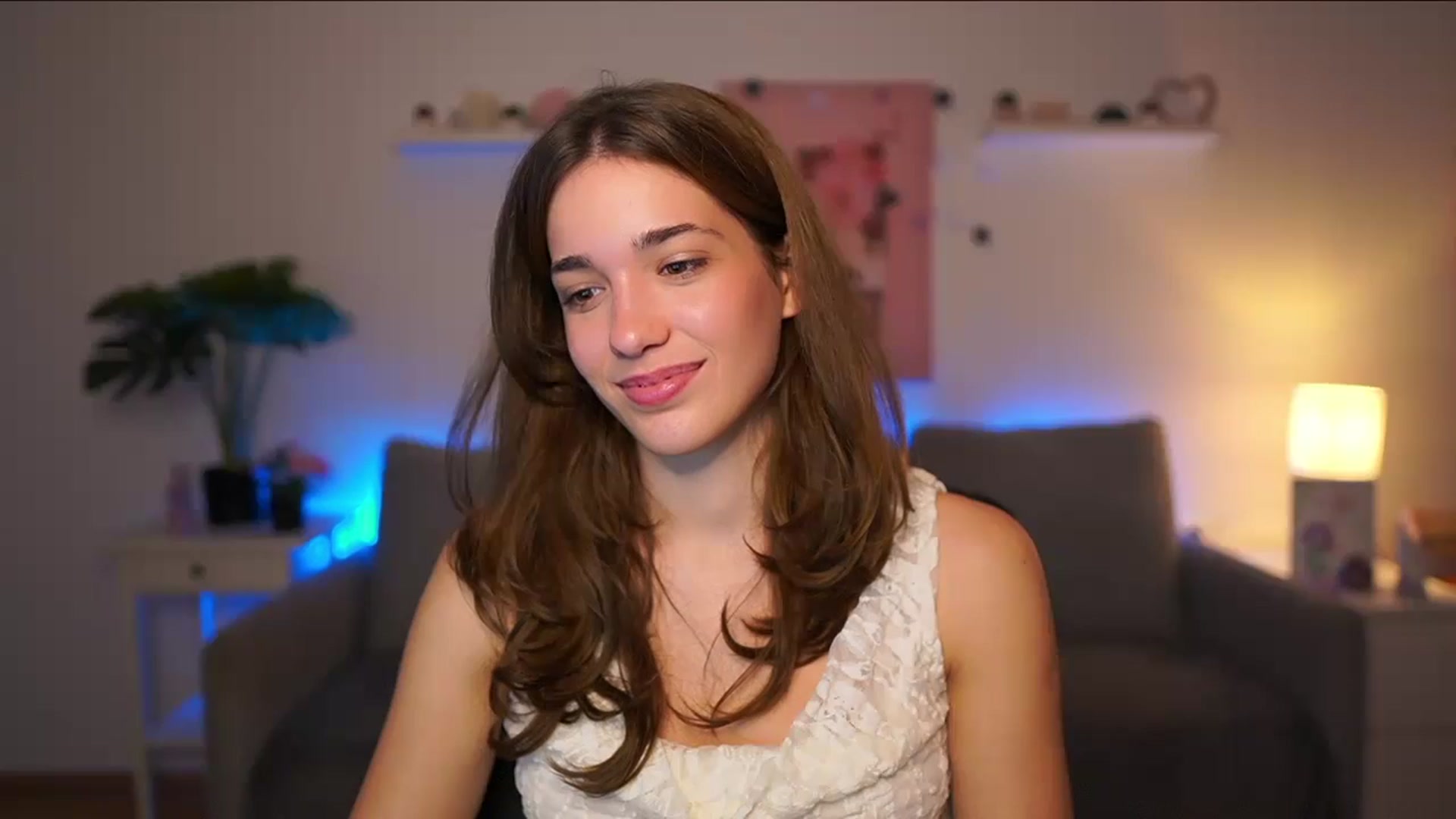 Gallery image thumbnail from Kissiecat's myfreecams stream on, 10/03/2025, 15:28 image 18 of 20