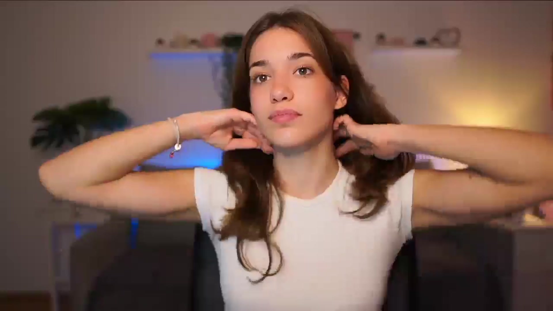 Gallery image thumbnail from Kissiecat's myfreecams stream on, 10/06/2025, 14:14 image 16 of 20