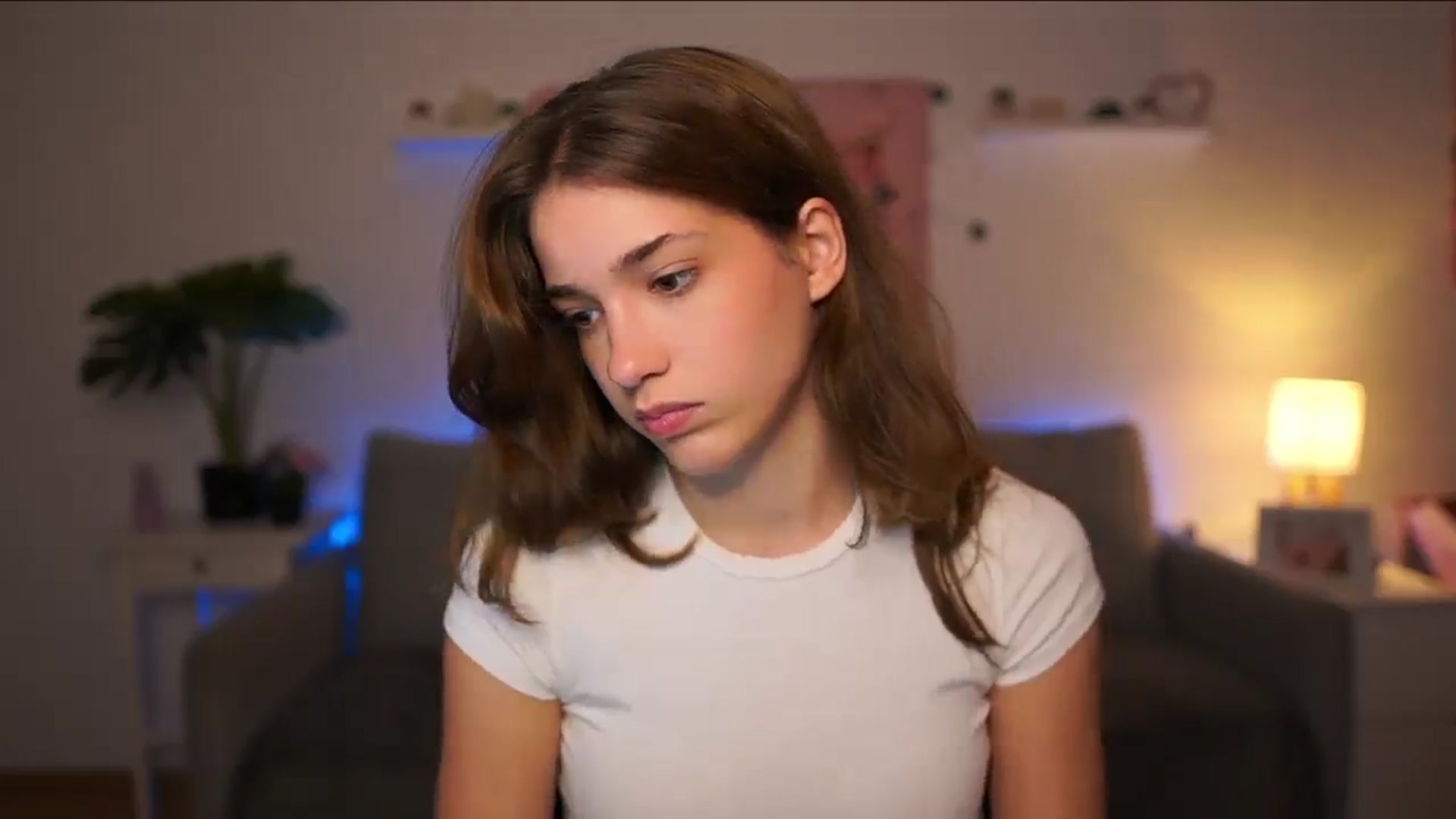 Gallery image thumbnail from Kissiecat's myfreecams stream on, 10/06/2025, 14:14 image 6 of 20