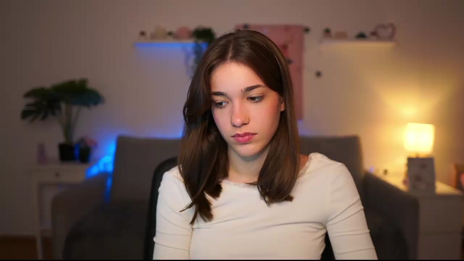 Gallery image thumbnail from Kissiecat's myfreecams stream on, 10/09/2025, 14:27 image 9 of 20