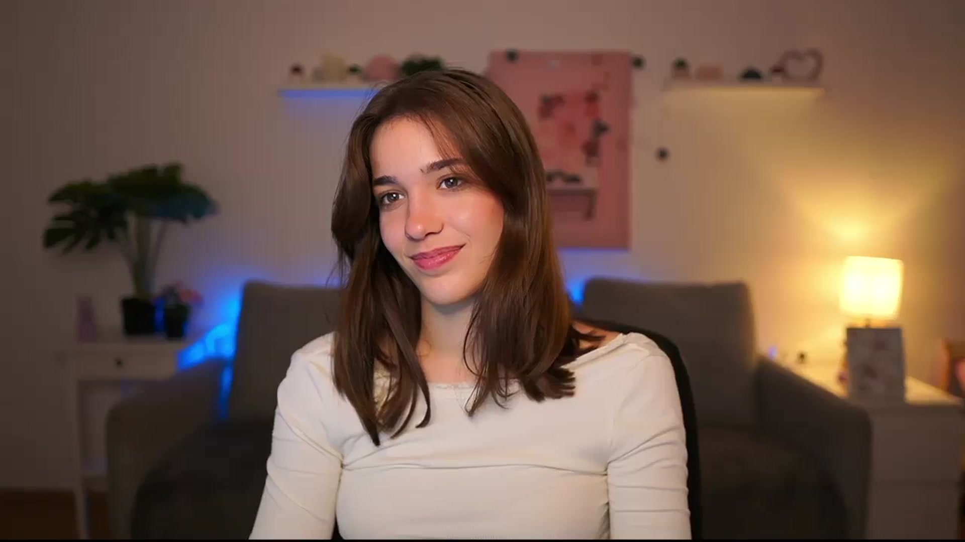 Gallery image thumbnail from Kissiecat's myfreecams stream on, 10/09/2025, 15:32 image 4 of 20