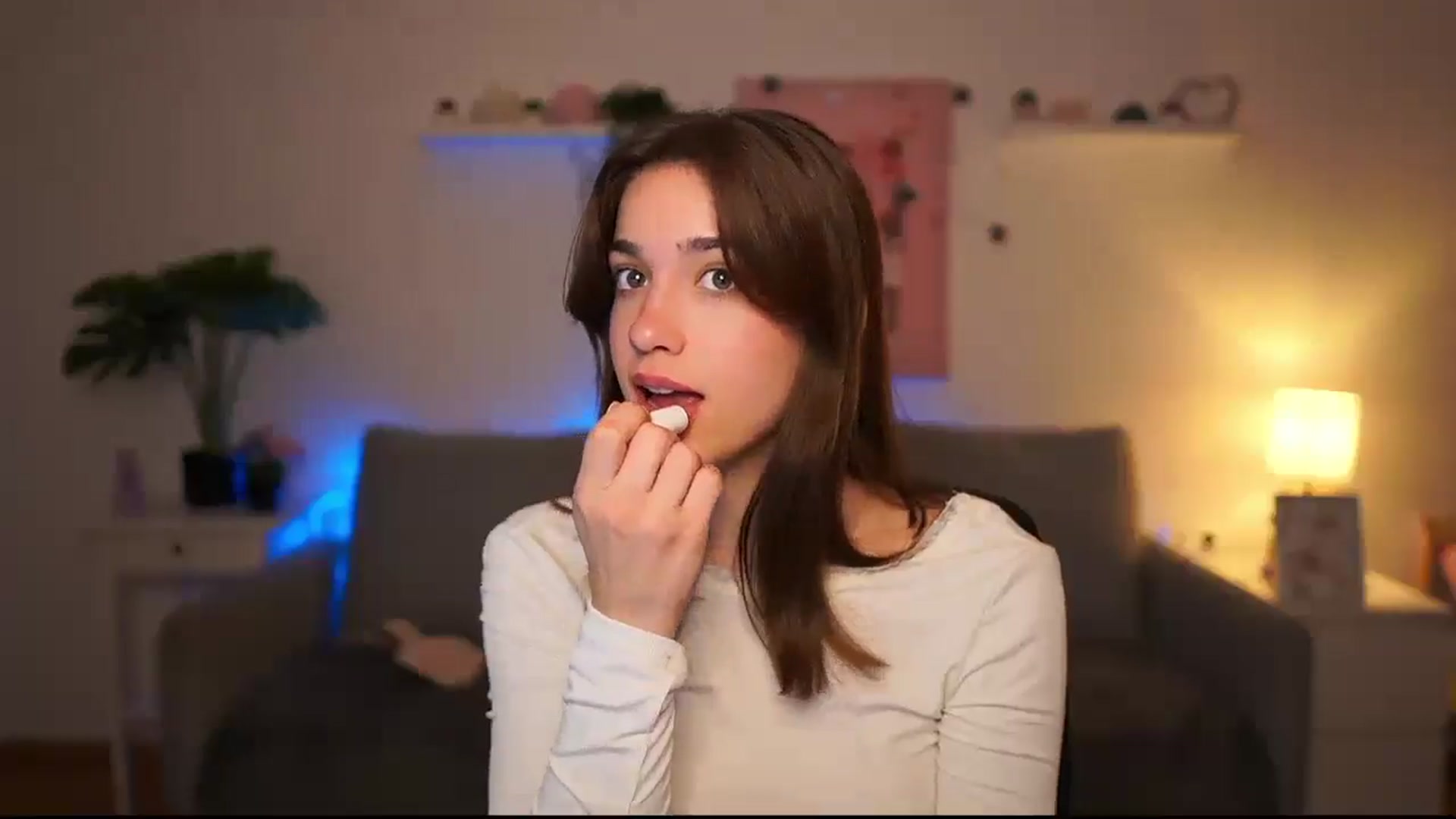 Gallery image thumbnail from Kissiecat's myfreecams stream on, 10/09/2025, 18:03 image 2 of 20
