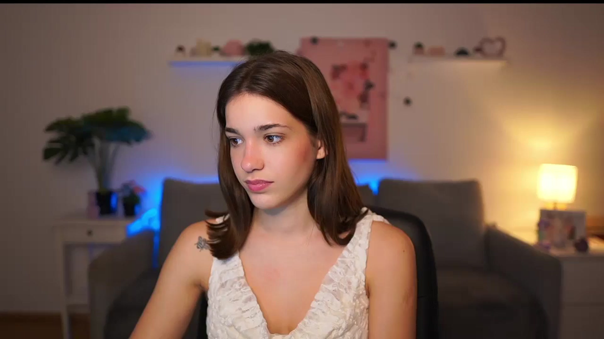 Gallery image thumbnail from Kissiecat's myfreecams stream on, 10/10/2025, 14:45 image 1 of 20