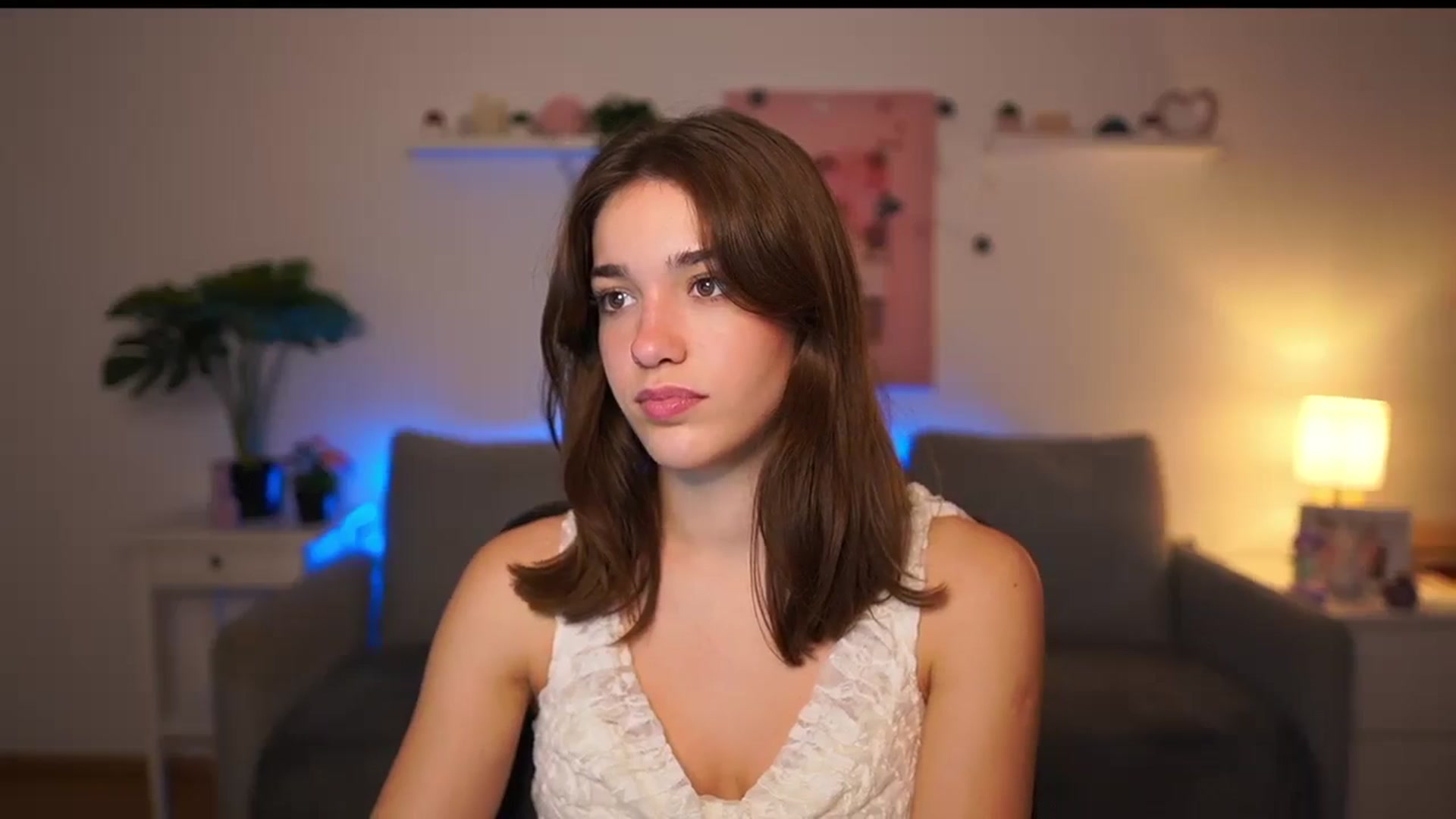 Gallery image thumbnail from Kissiecat's myfreecams stream on, 10/10/2025, 14:45 image 2 of 20