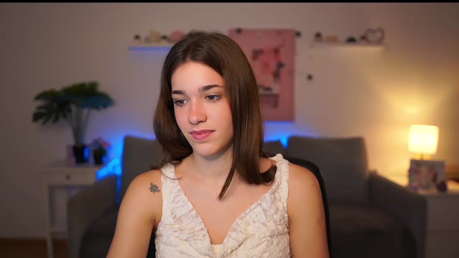 Gallery image thumbnail from Kissiecat's myfreecams stream on, 10/10/2025, 14:45 image 11 of 20