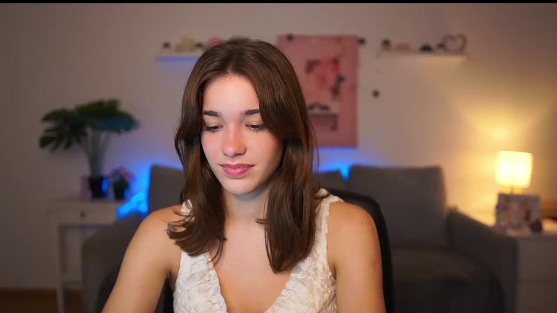 Gallery image thumbnail from Kissiecat's myfreecams stream on, 10/10/2025, 14:45 image 4 of 20