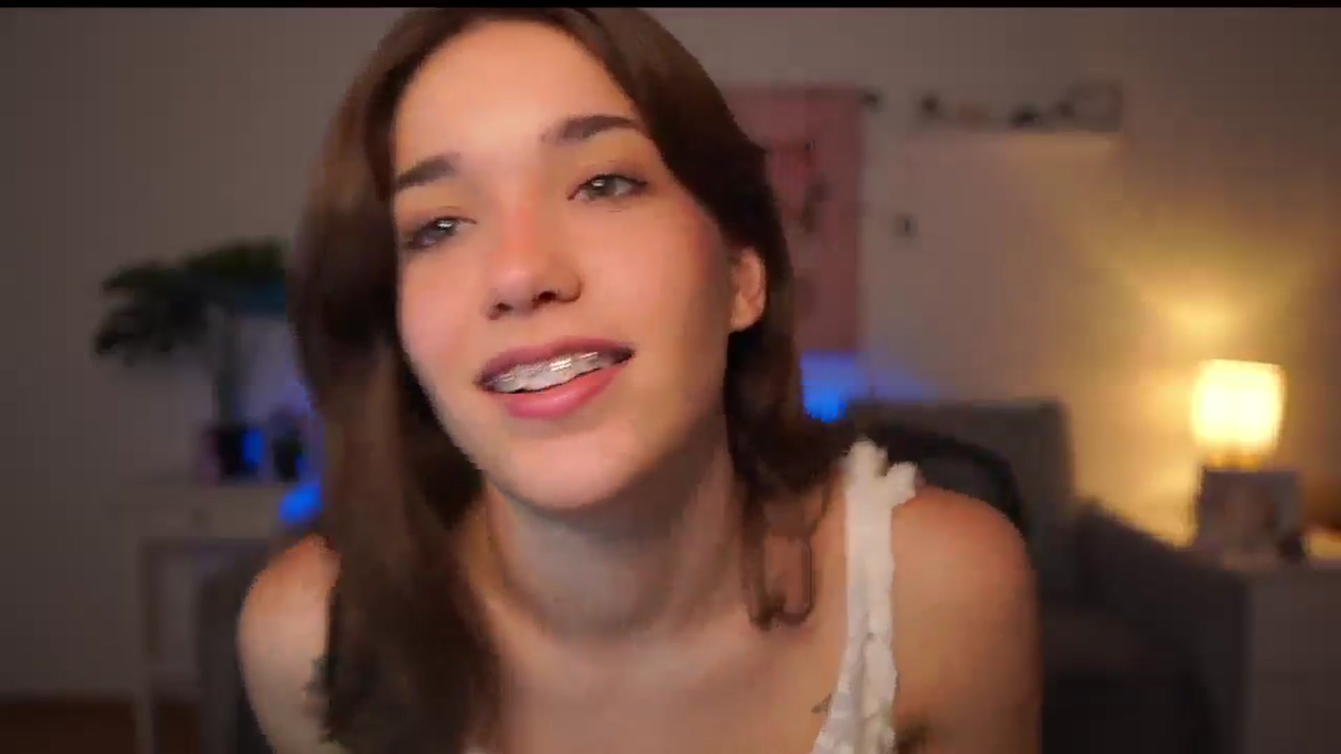 Gallery image thumbnail from Kissiecat's myfreecams stream on, 10/10/2025, 14:45 image 3 of 20