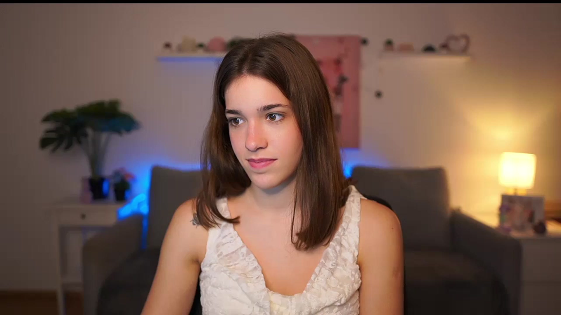 Gallery image thumbnail from Kissiecat's myfreecams stream on, 10/10/2025, 14:45 image 14 of 20