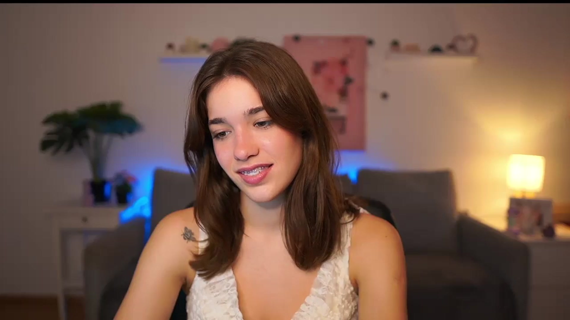 Gallery image thumbnail from Kissiecat's myfreecams stream on, 10/10/2025, 14:45 image 5 of 20