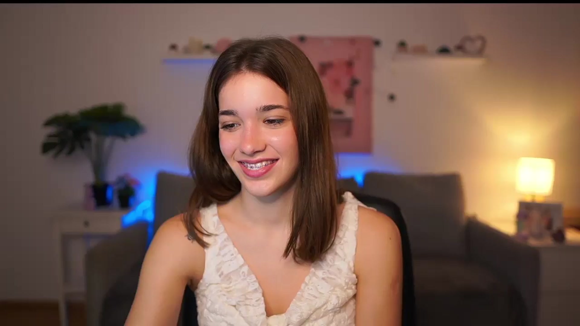 Gallery image thumbnail from Kissiecat's myfreecams stream on, 10/10/2025, 14:45 image 12 of 20