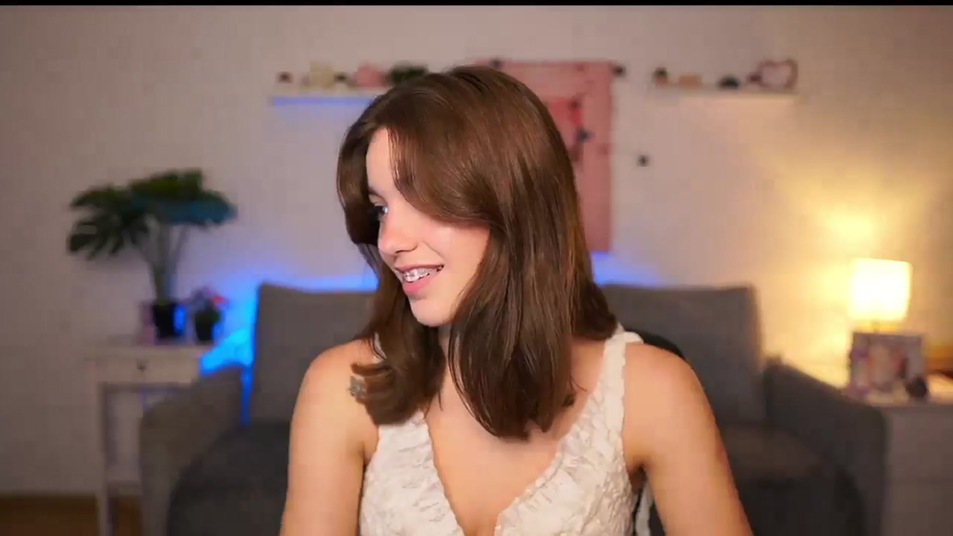 Gallery image thumbnail from Kissiecat's myfreecams stream on, 10/10/2025, 14:45 image 6 of 20