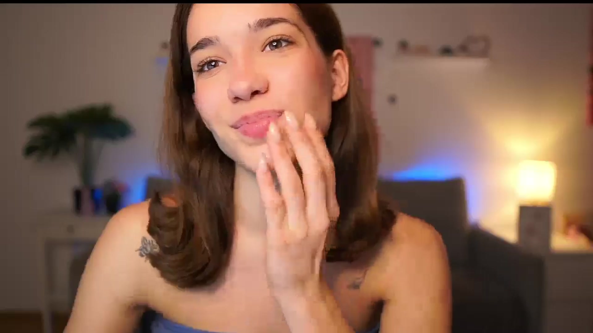 Gallery image thumbnail from Kissiecat's myfreecams stream on, 10/13/2025, 15:09 image 12 of 20