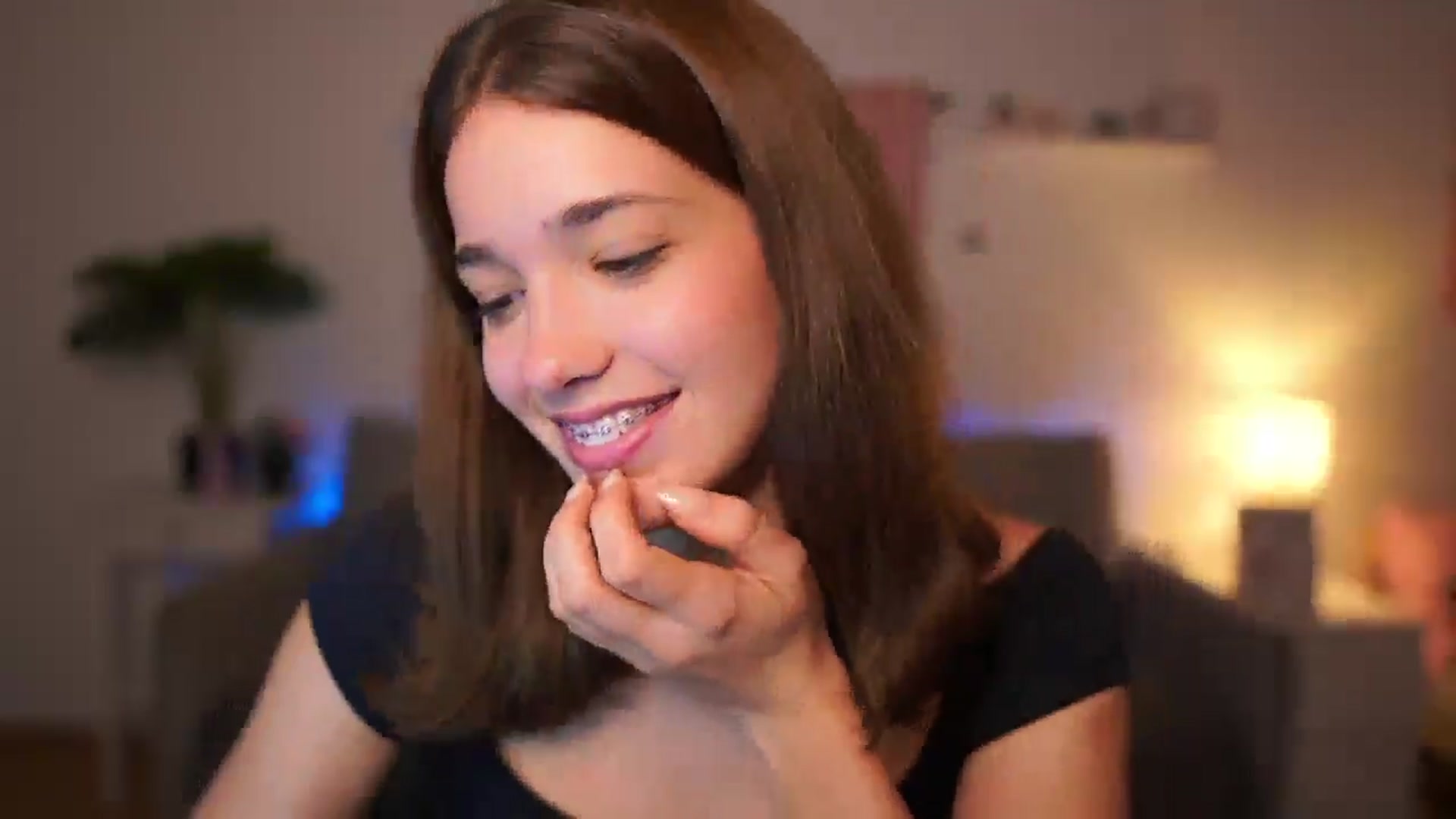 Gallery image thumbnail from Kissiecat's myfreecams stream on, 10/21/2025, 15:24 image 11 of 20