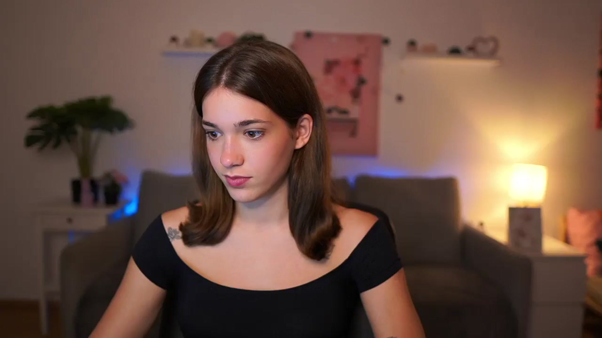 Gallery image thumbnail from Kissiecat's myfreecams stream on, 10/21/2025, 16:17 image 7 of 20
