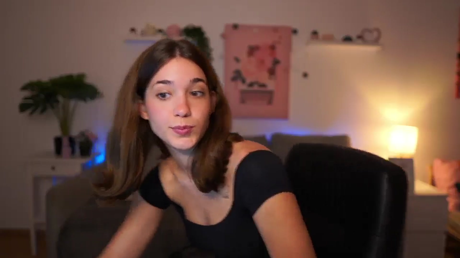 Gallery image thumbnail from Kissiecat's myfreecams stream on, 10/21/2025, 16:17 image 18 of 20