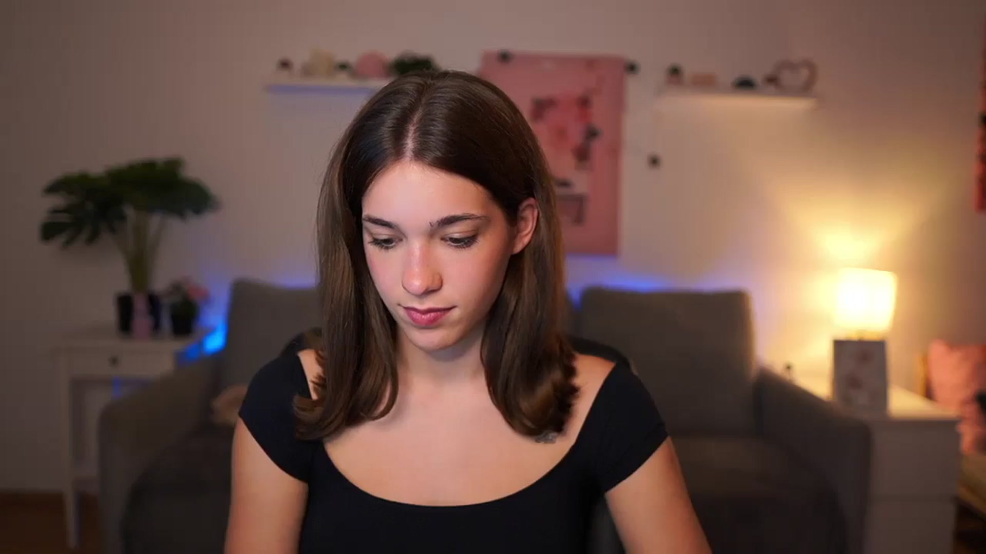 Gallery image thumbnail from Kissiecat's myfreecams stream on, 10/21/2025, 16:17 image 15 of 20