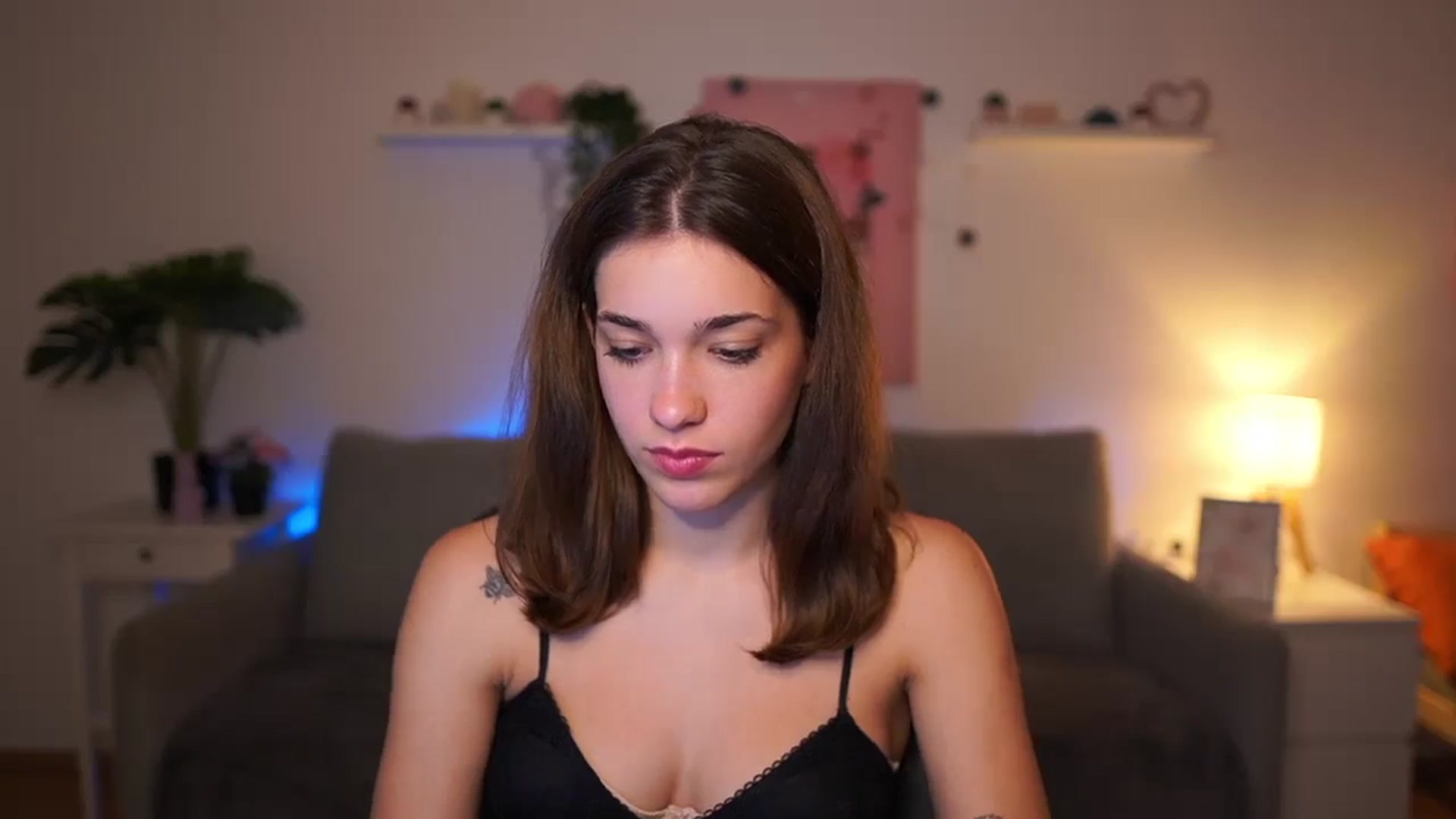 Gallery image thumbnail from Kissiecat's myfreecams stream on, 10/28/2025, 14:48 image 15 of 20