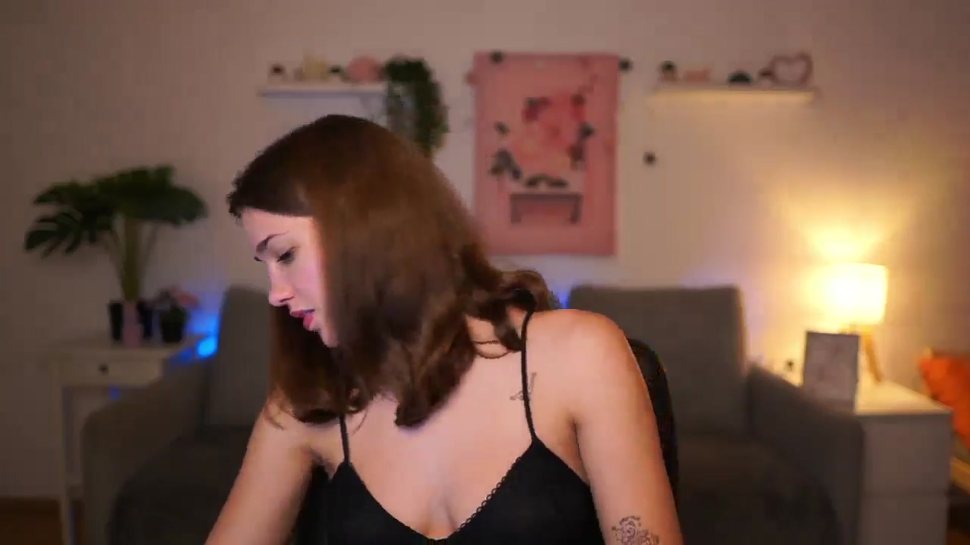 Gallery image thumbnail from Kissiecat's myfreecams stream on, 10/28/2025, 16:29 image 16 of 20