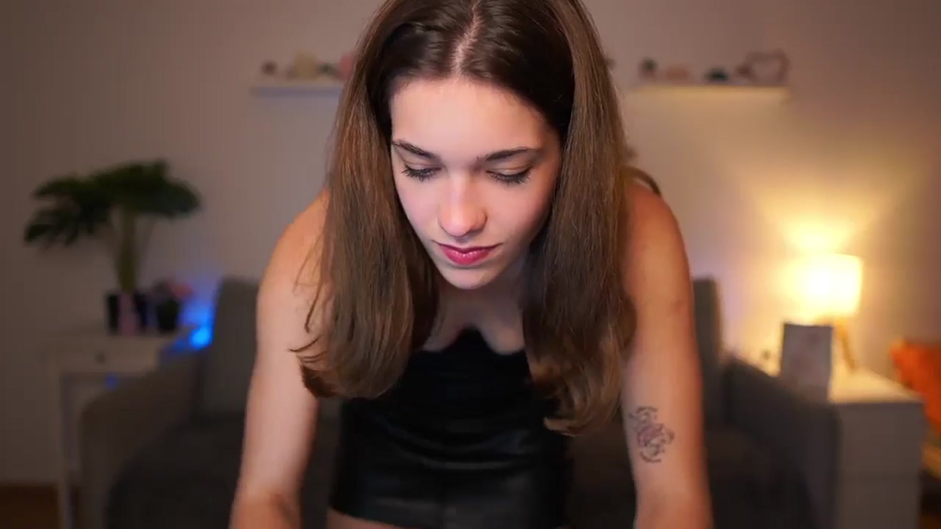 Gallery image thumbnail from Kissiecat's myfreecams stream on, 10/28/2025, 16:29 image 14 of 20