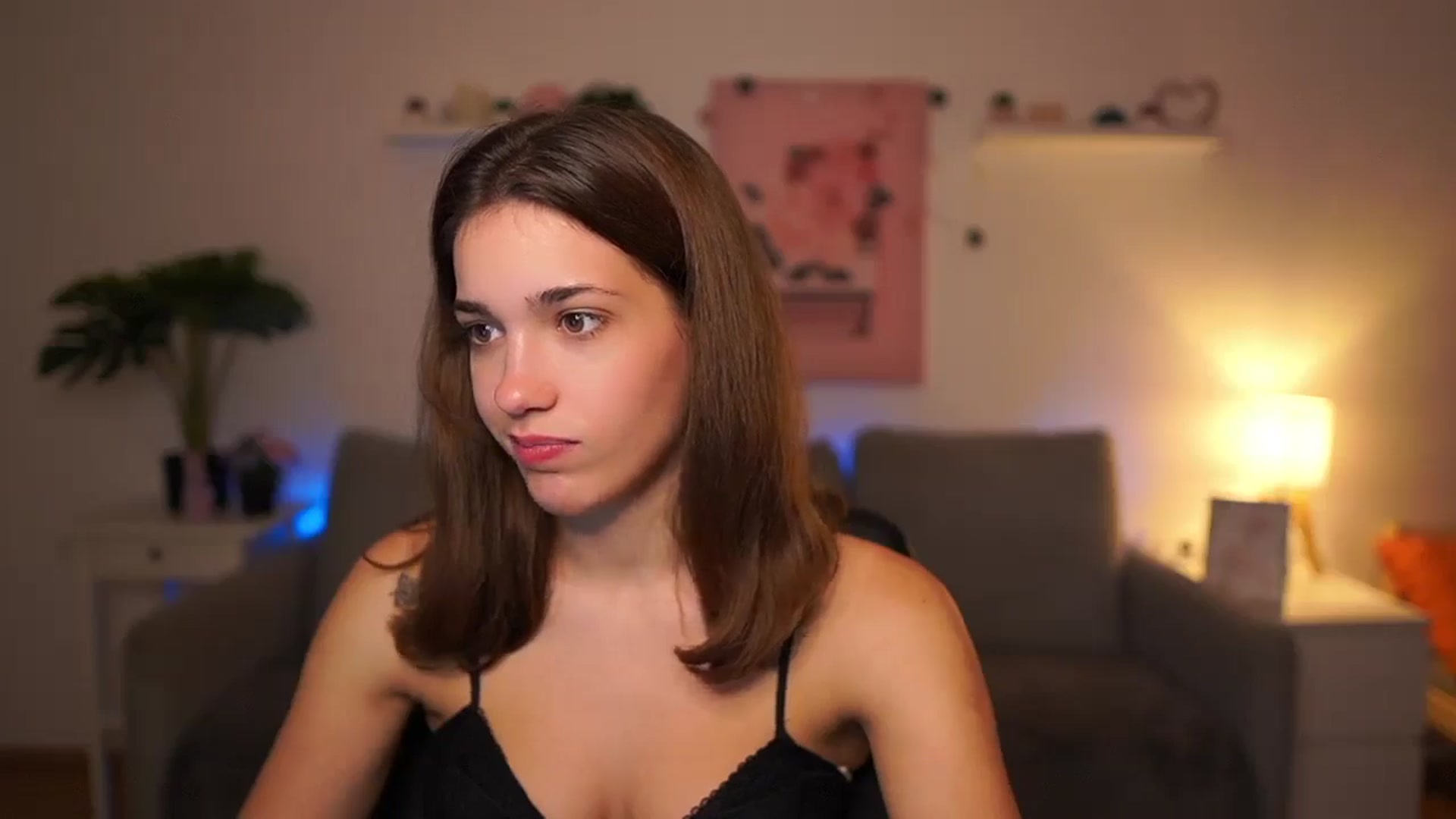 Gallery image thumbnail from Kissiecat's myfreecams stream on, 10/28/2025, 16:29 image 3 of 20