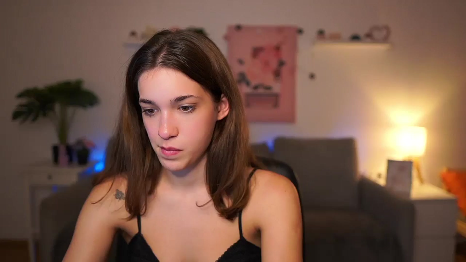 Gallery image thumbnail from Kissiecat's myfreecams stream on, 10/28/2025, 18:48 image 4 of 20
