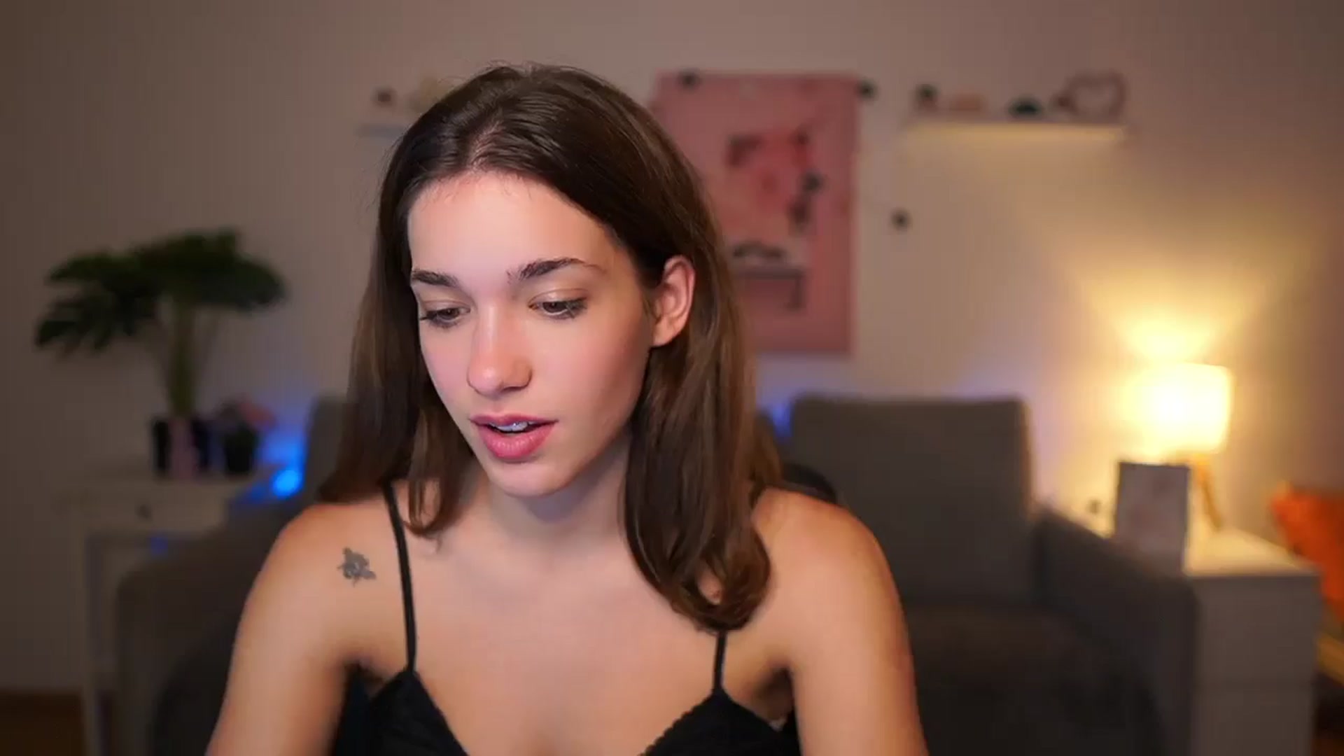 Gallery image thumbnail from Kissiecat's myfreecams stream on, 10/28/2025, 18:48 image 3 of 20
