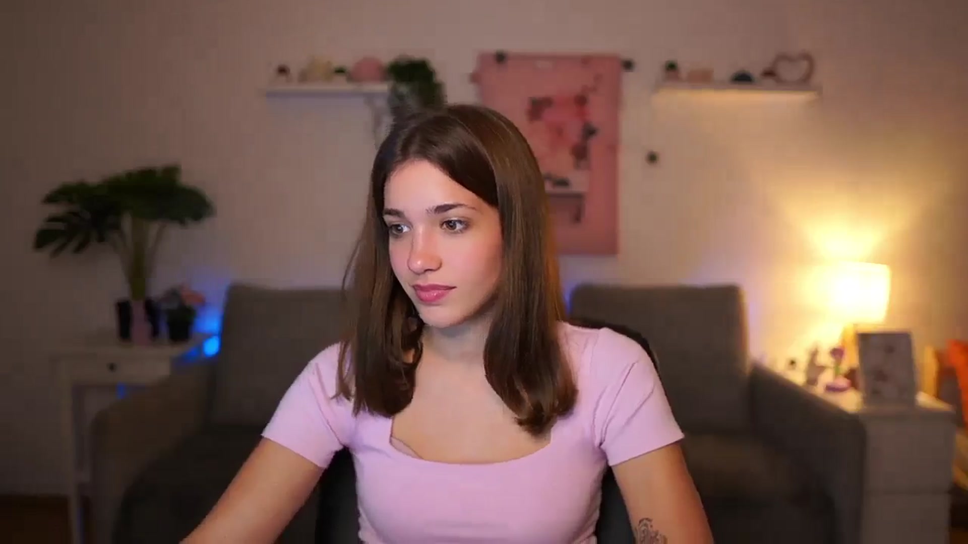 Gallery image thumbnail from Kissiecat's myfreecams stream on, 10/30/2025, 18:55 image 16 of 20