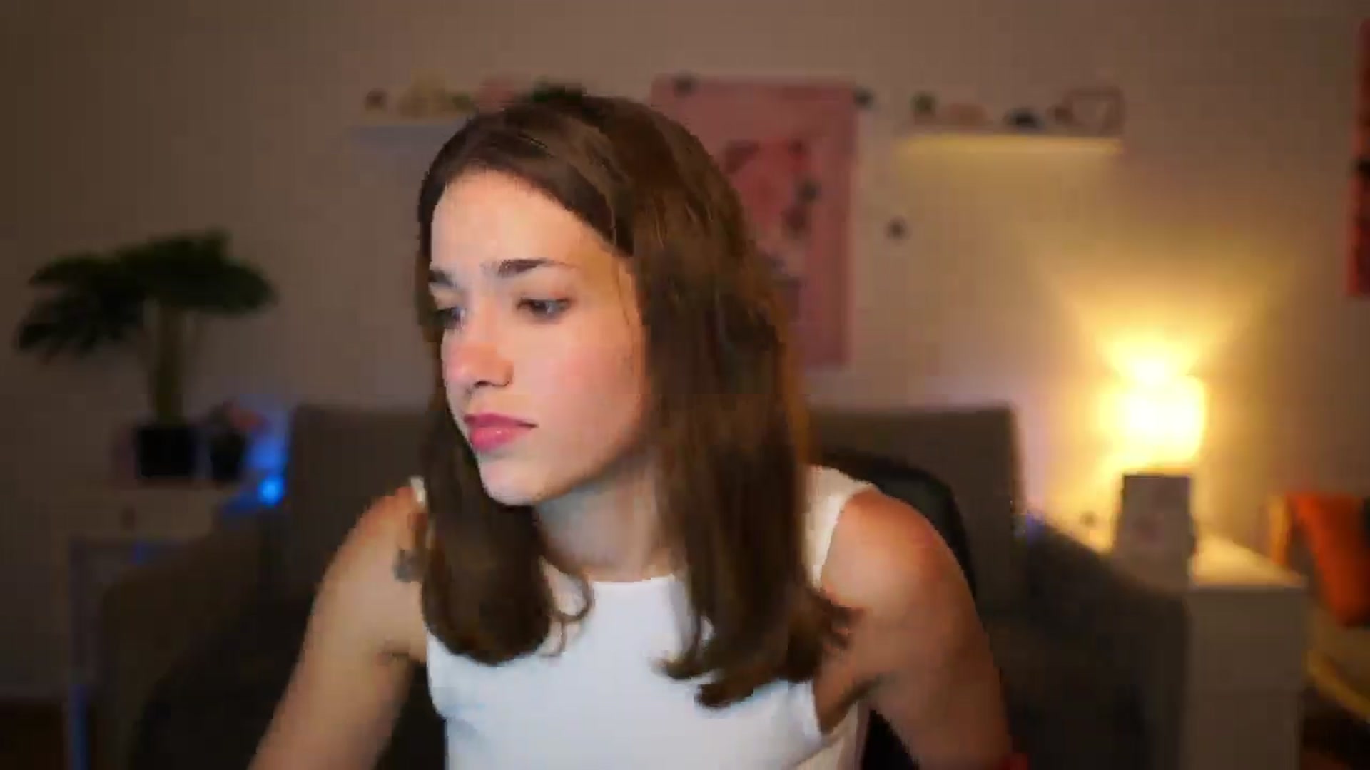 Gallery image thumbnail from Kissiecat's myfreecams stream on, 10/31/2025, 14:45 image 3 of 20