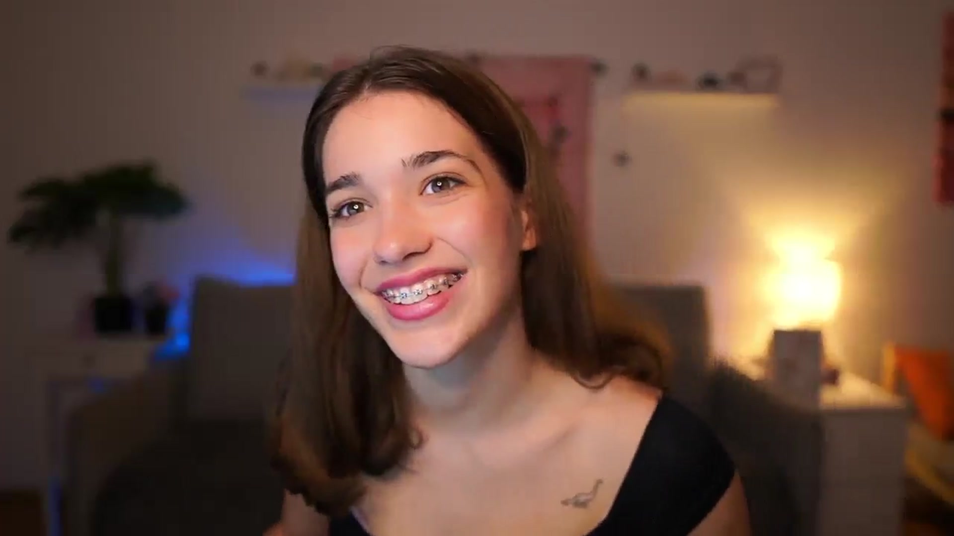 Gallery image thumbnail from Kissiecat's myfreecams stream on, 11/03/2025, 14:39 image 16 of 20