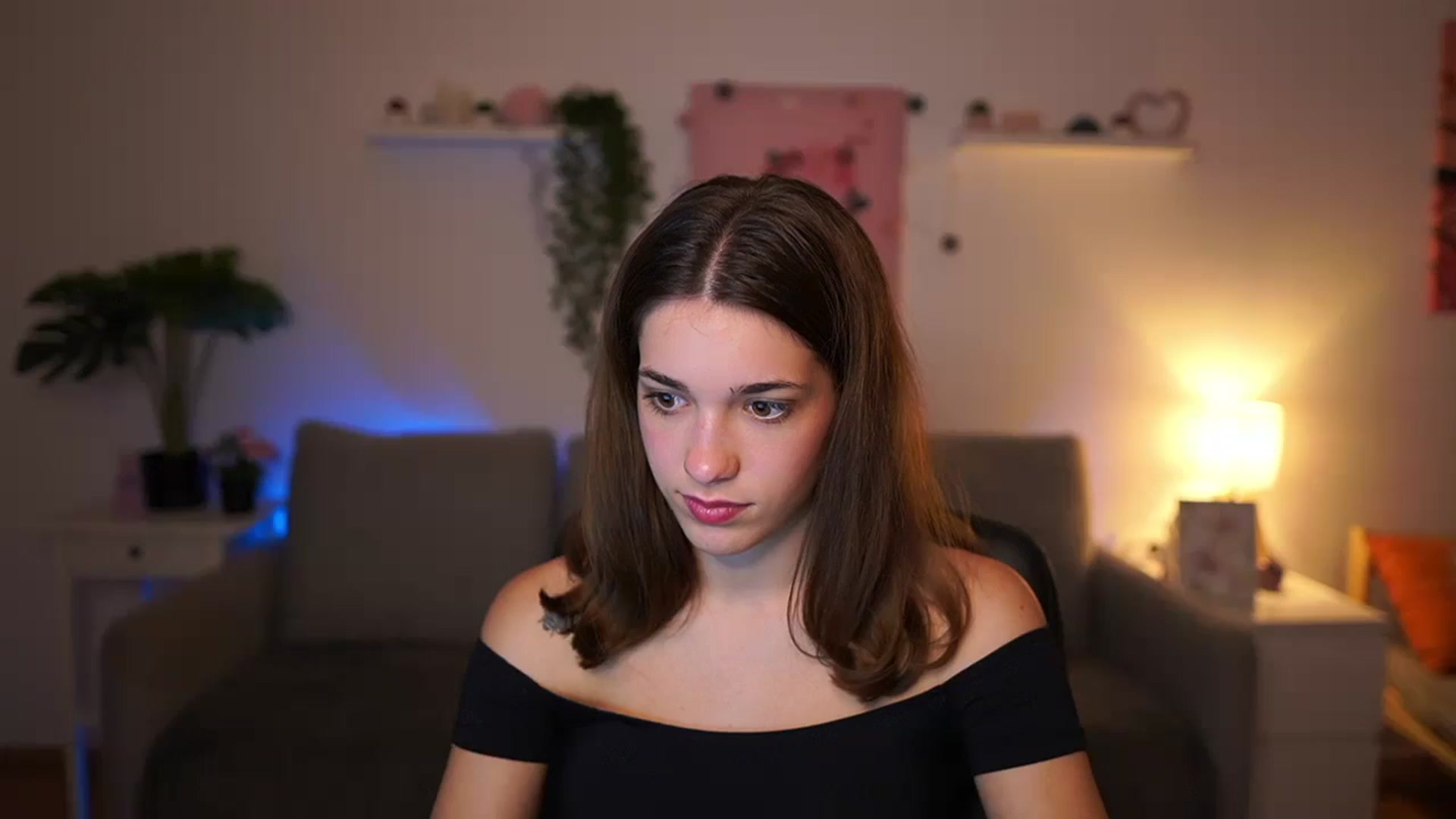 Gallery image thumbnail from Kissiecat's myfreecams stream on, 11/03/2025, 15:43 image 9 of 20