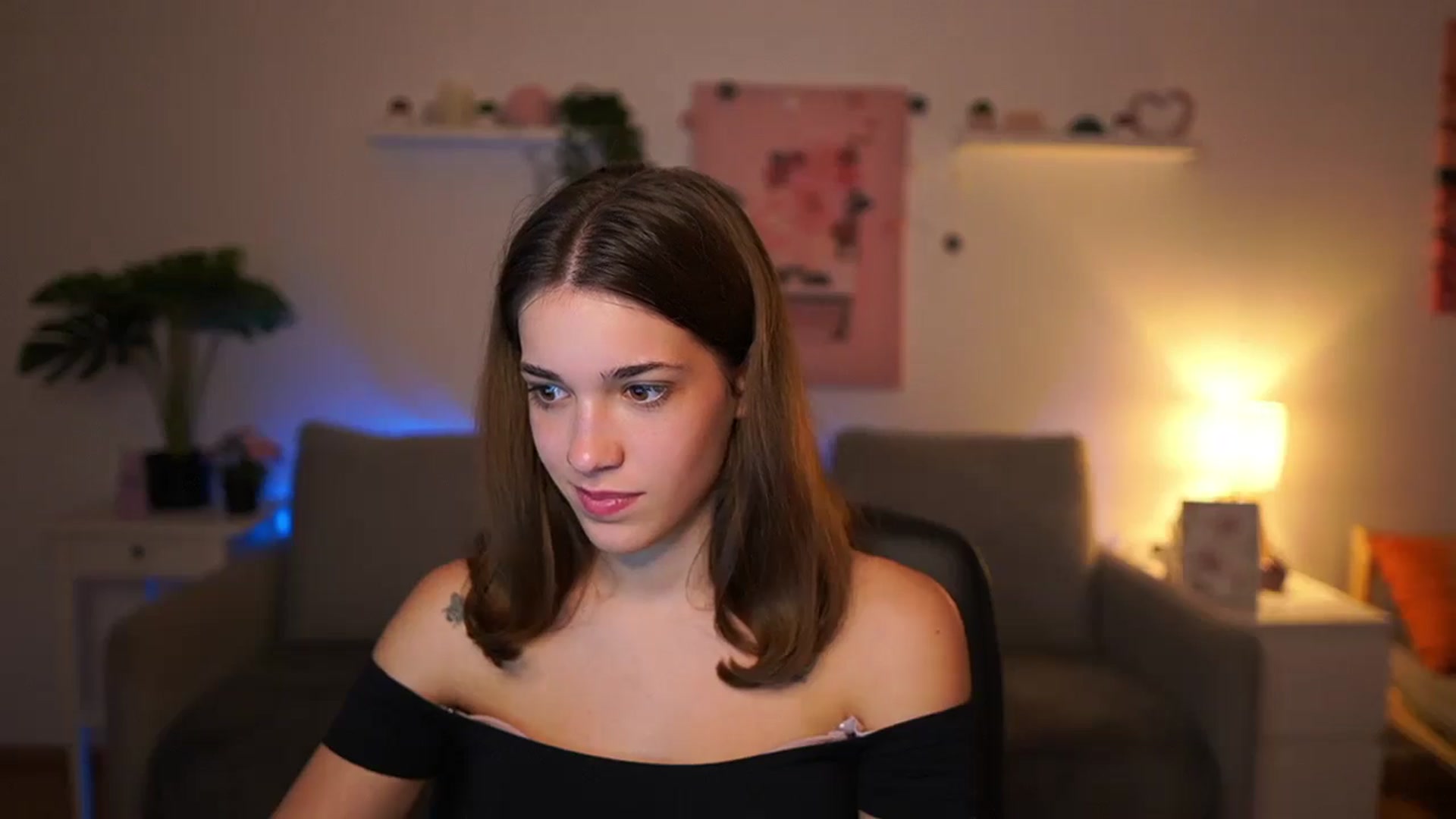 Gallery image thumbnail from Kissiecat's myfreecams stream on, 11/03/2025, 17:53 image 10 of 20