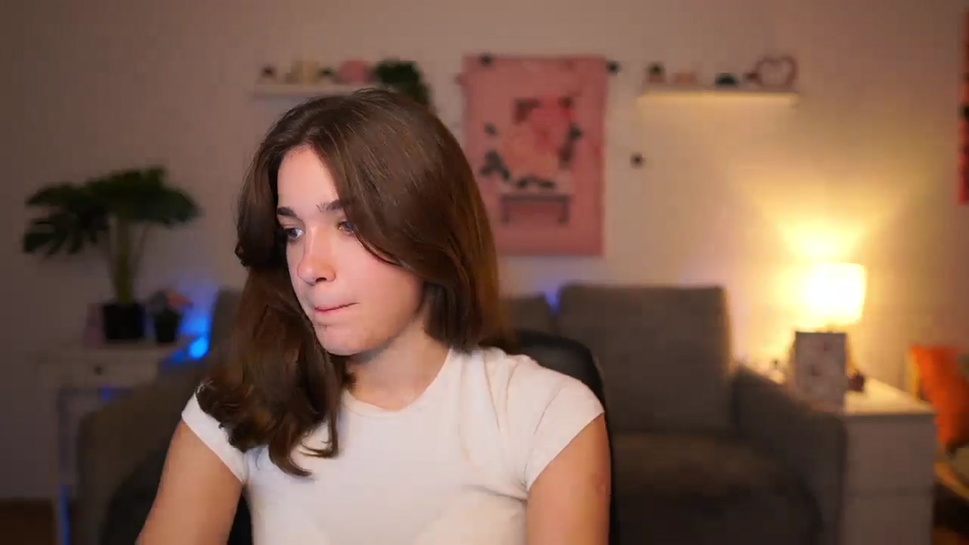Gallery image thumbnail from Kissiecat's myfreecams stream on, 11/10/2025, 17:37 image 6 of 20