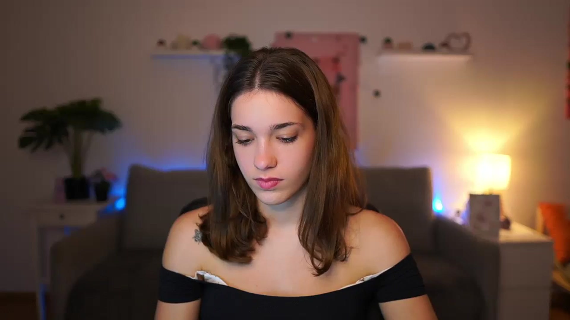 Gallery image thumbnail from Kissiecat's myfreecams stream on, 11/11/2025, 16:11 image 6 of 20