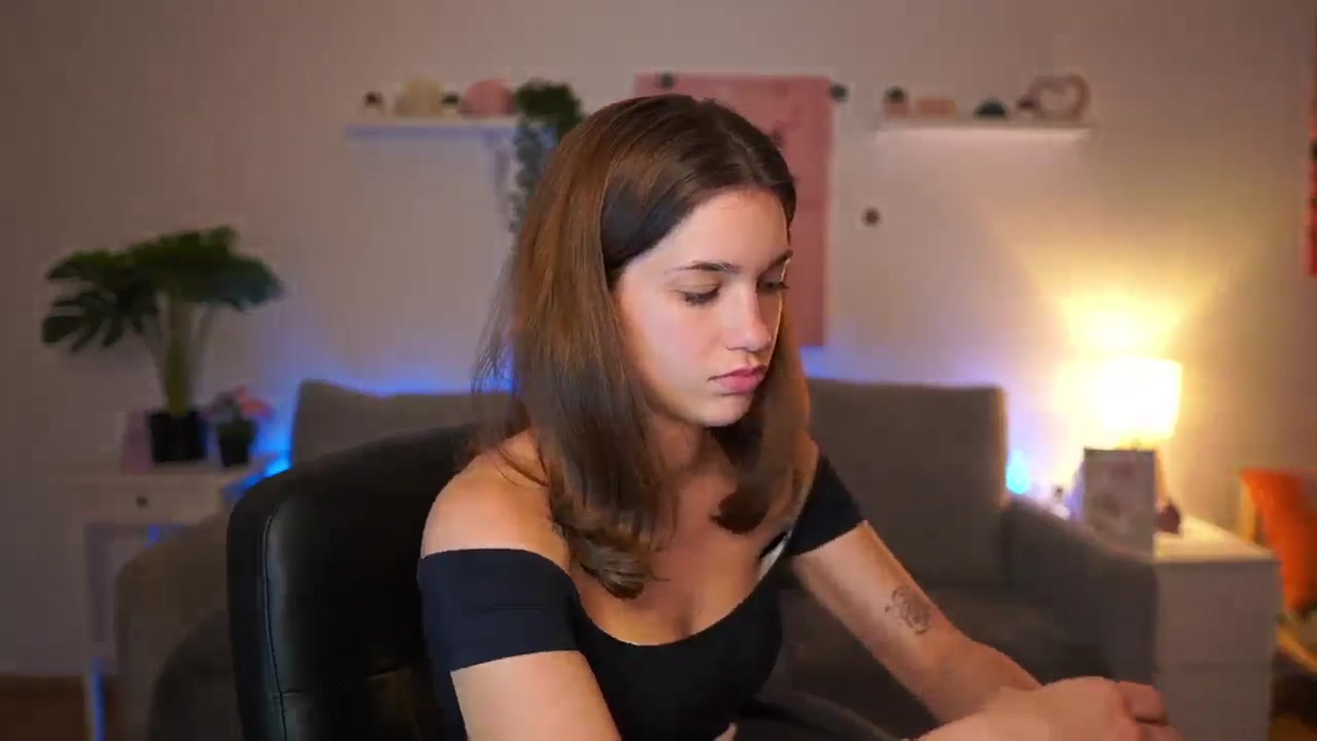 Gallery image thumbnail from Kissiecat's myfreecams stream on, 11/11/2025, 16:39 image 5 of 20