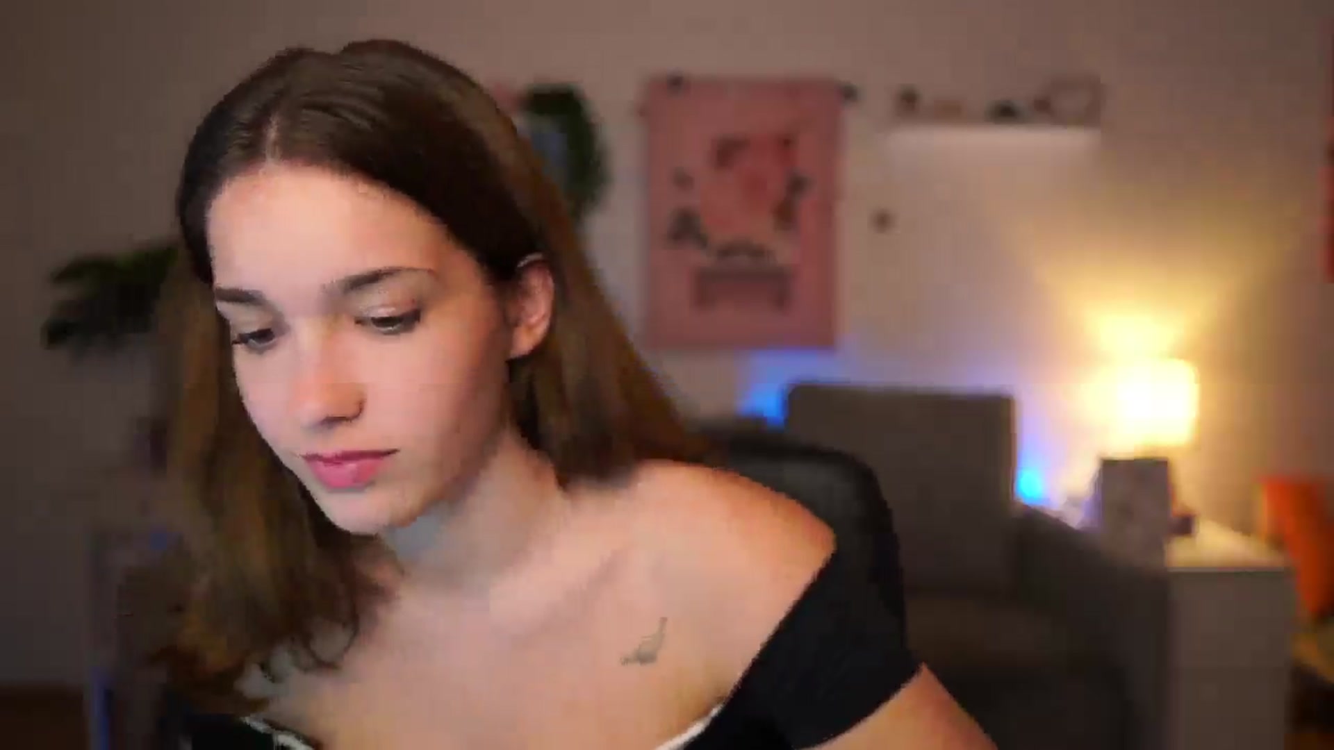 Gallery image thumbnail from Kissiecat's myfreecams stream on, 11/11/2025, 16:39 image 2 of 20