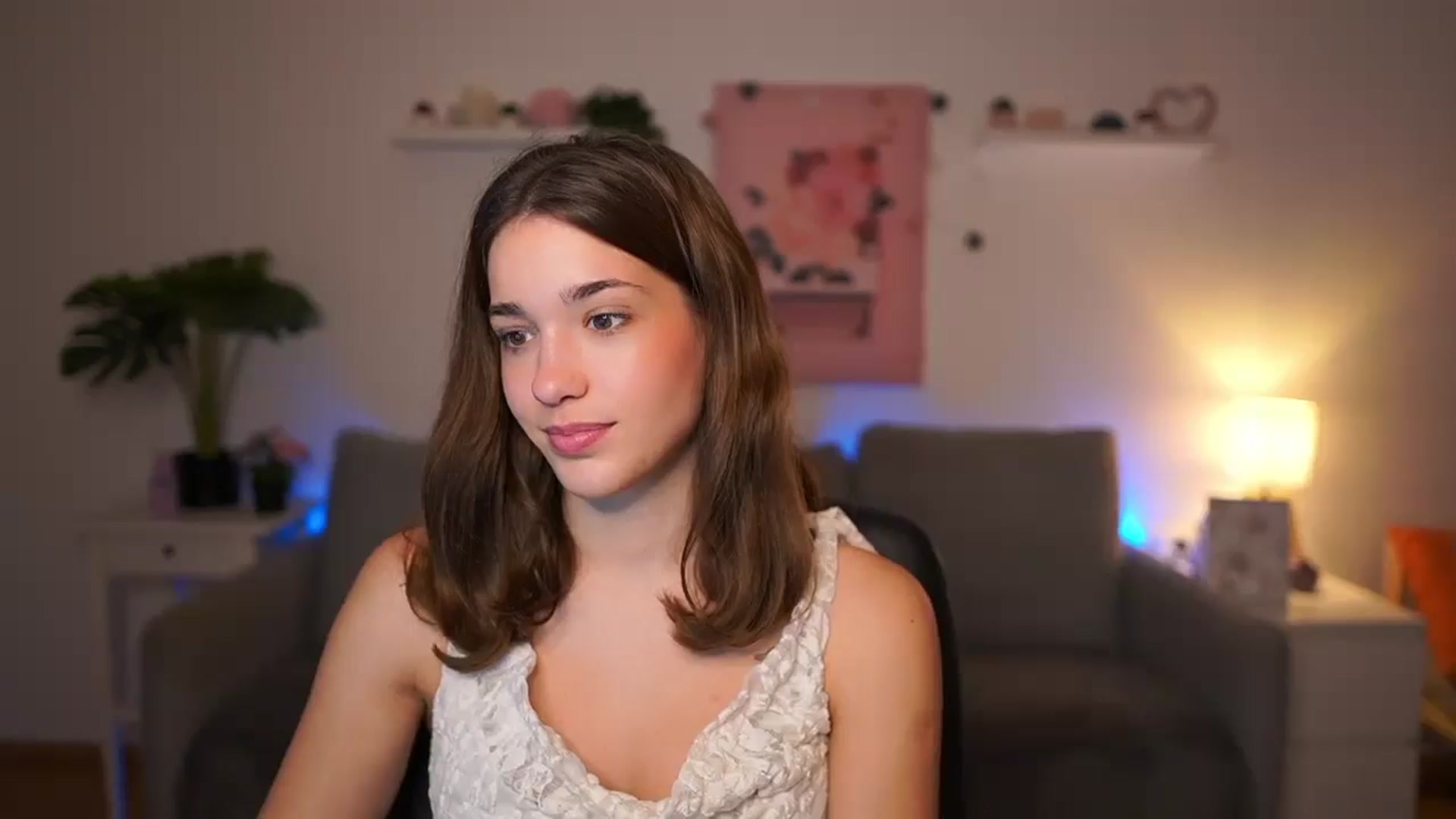Gallery image thumbnail from Kissiecat's myfreecams stream on, 11/12/2025, 14:38 image 10 of 20