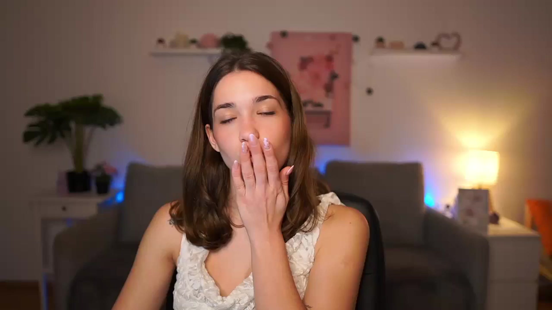 Gallery image thumbnail from Kissiecat's myfreecams stream on, 11/12/2025, 14:38 image 4 of 20