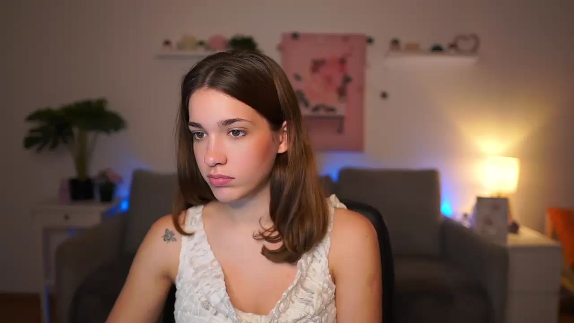 Gallery image thumbnail from Kissiecat's myfreecams stream on, 11/12/2025, 15:45 image 5 of 20
