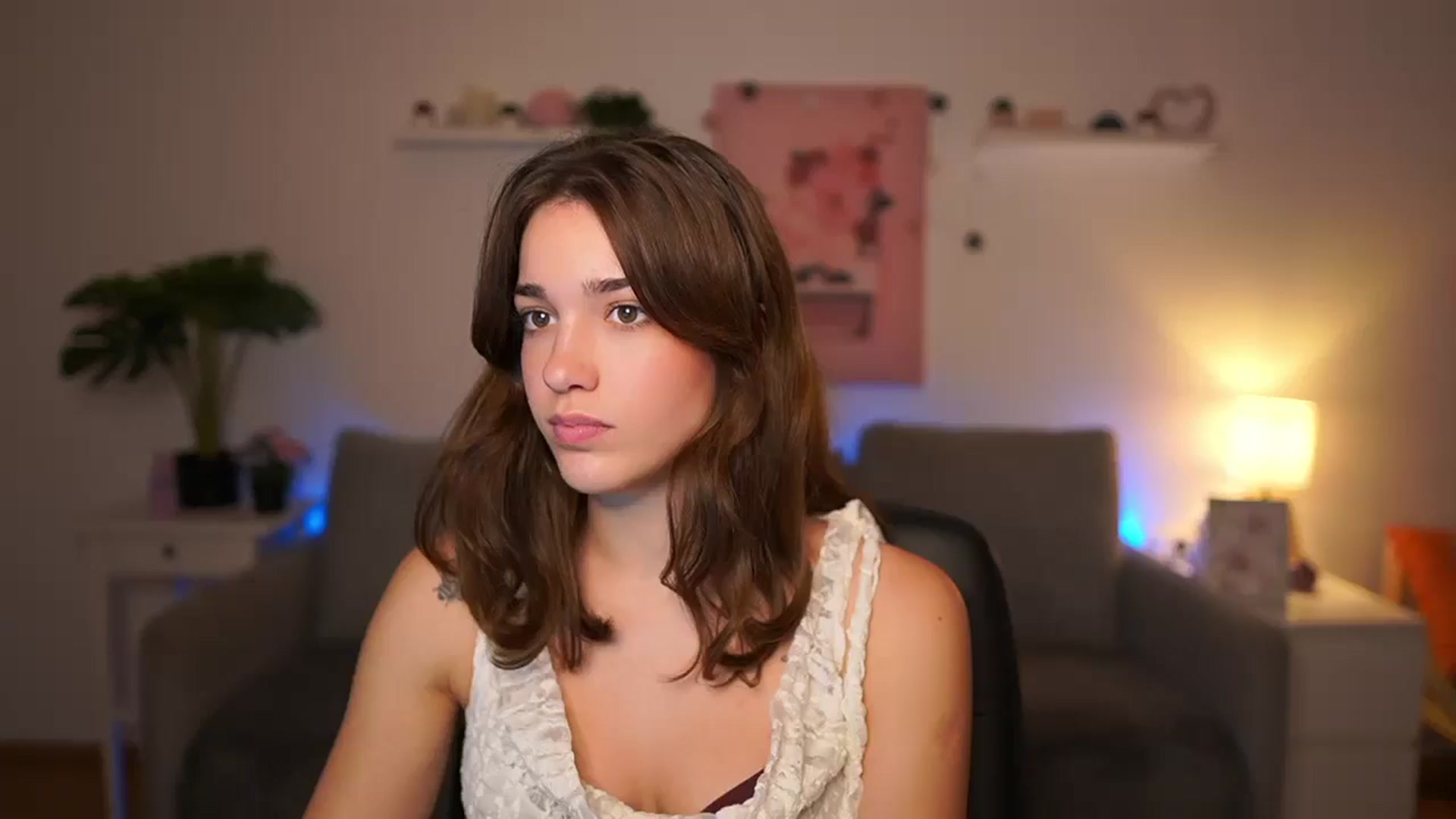 Gallery image thumbnail from Kissiecat's myfreecams stream on, 11/12/2025, 15:45 image 16 of 20