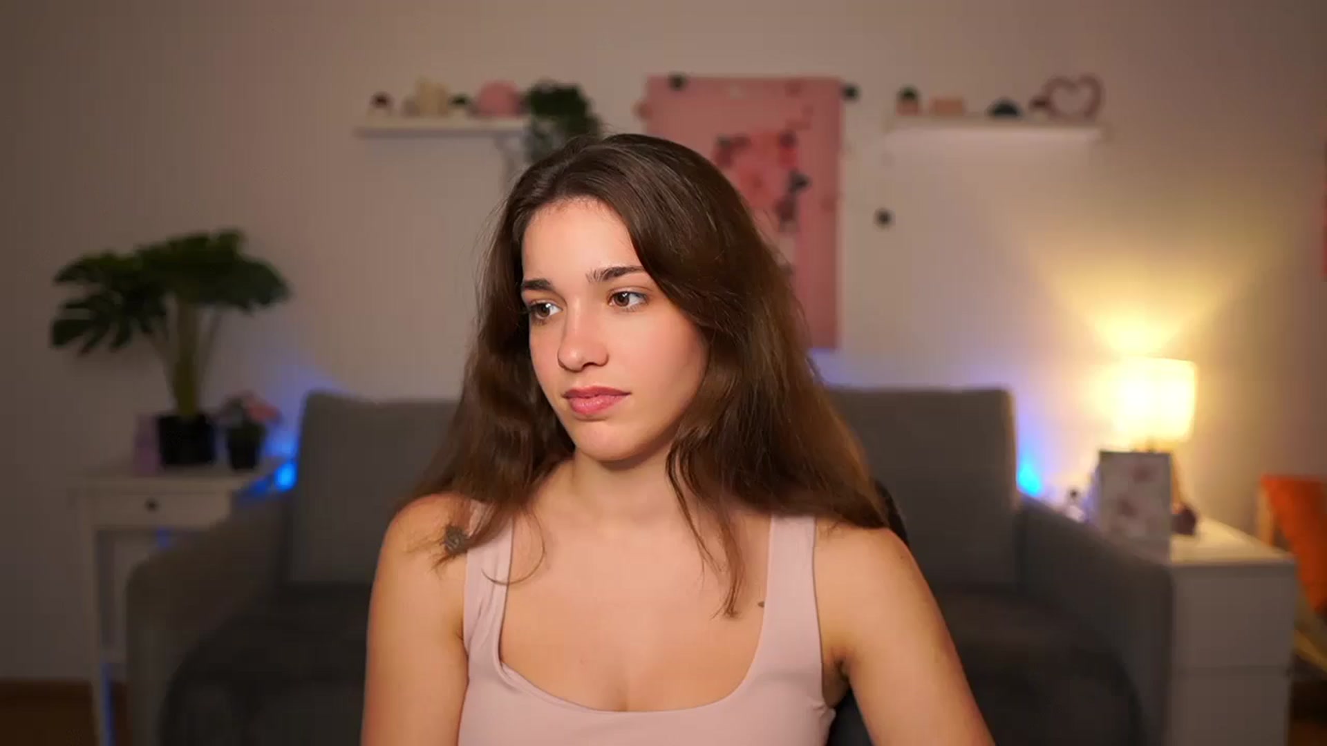 Gallery image thumbnail from Kissiecat's myfreecams stream on, 11/14/2025, 23:07 image 18 of 20