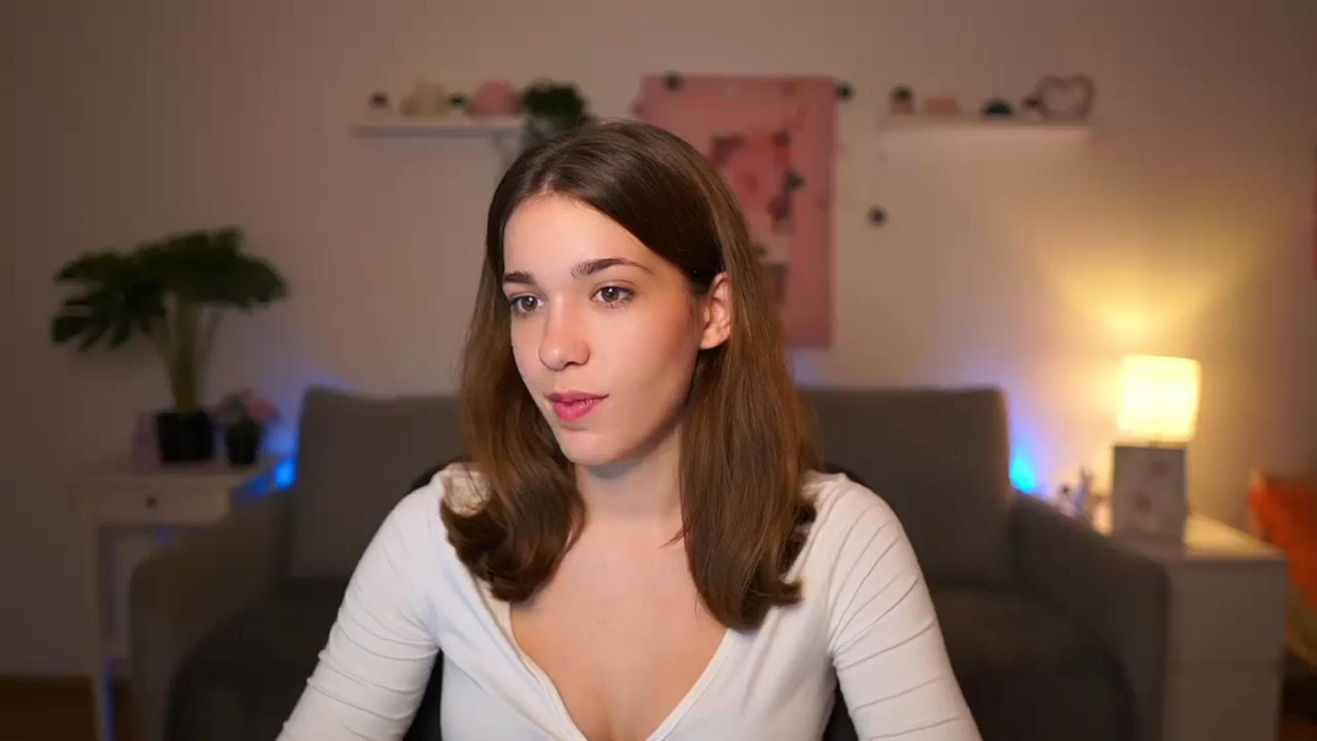 Gallery image thumbnail from Kissiecat's myfreecams stream on, 11/17/2025, 16:01 image 3 of 20