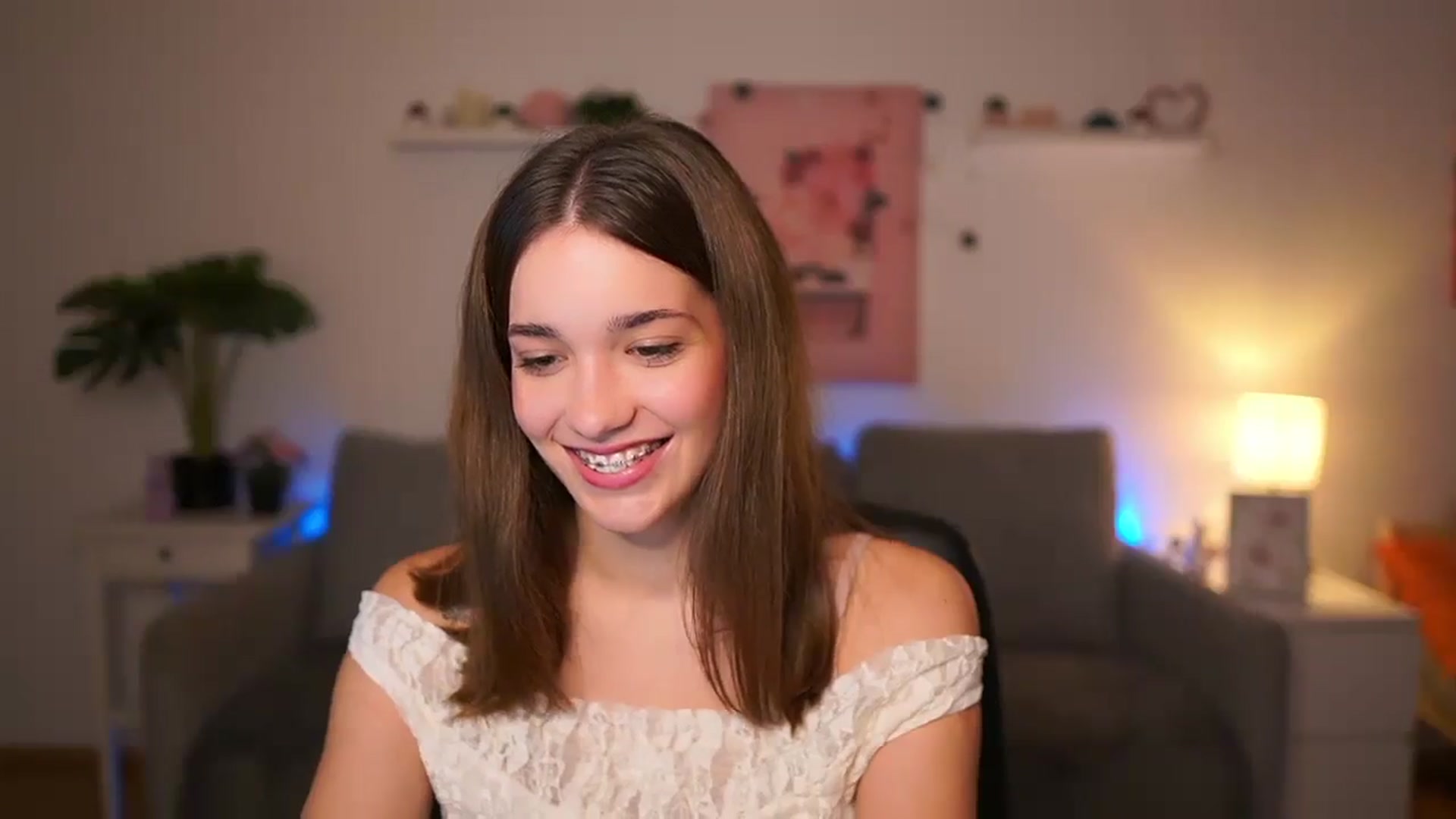 Gallery image thumbnail from Kissiecat's myfreecams stream on, 11/18/2025, 14:47 image 13 of 20