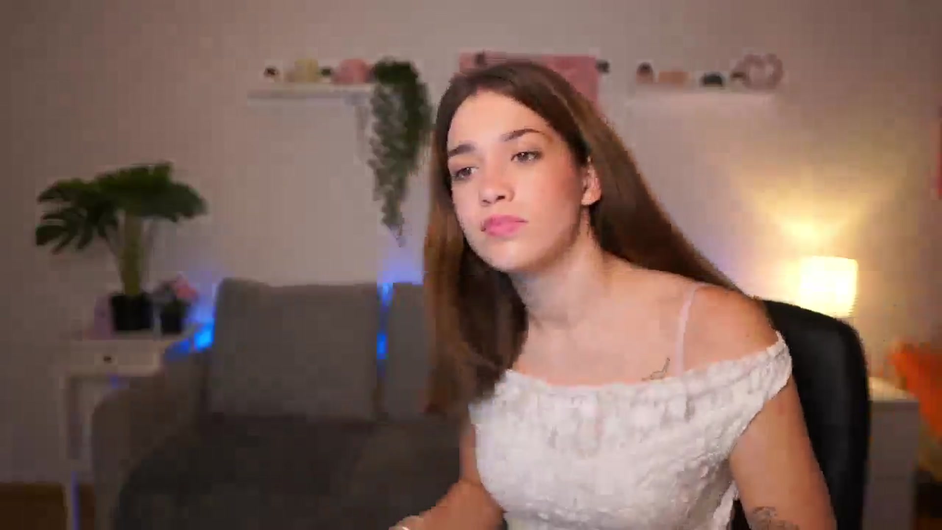 Gallery image thumbnail from Kissiecat's myfreecams stream on, 11/18/2025, 16:36 image 9 of 20