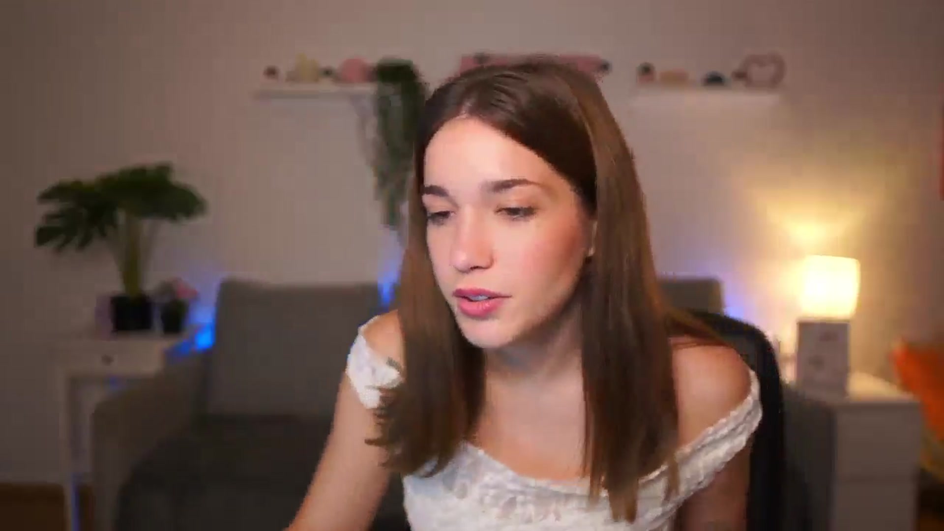 Gallery image thumbnail from Kissiecat's myfreecams stream on, 11/18/2025, 16:36 image 4 of 20
