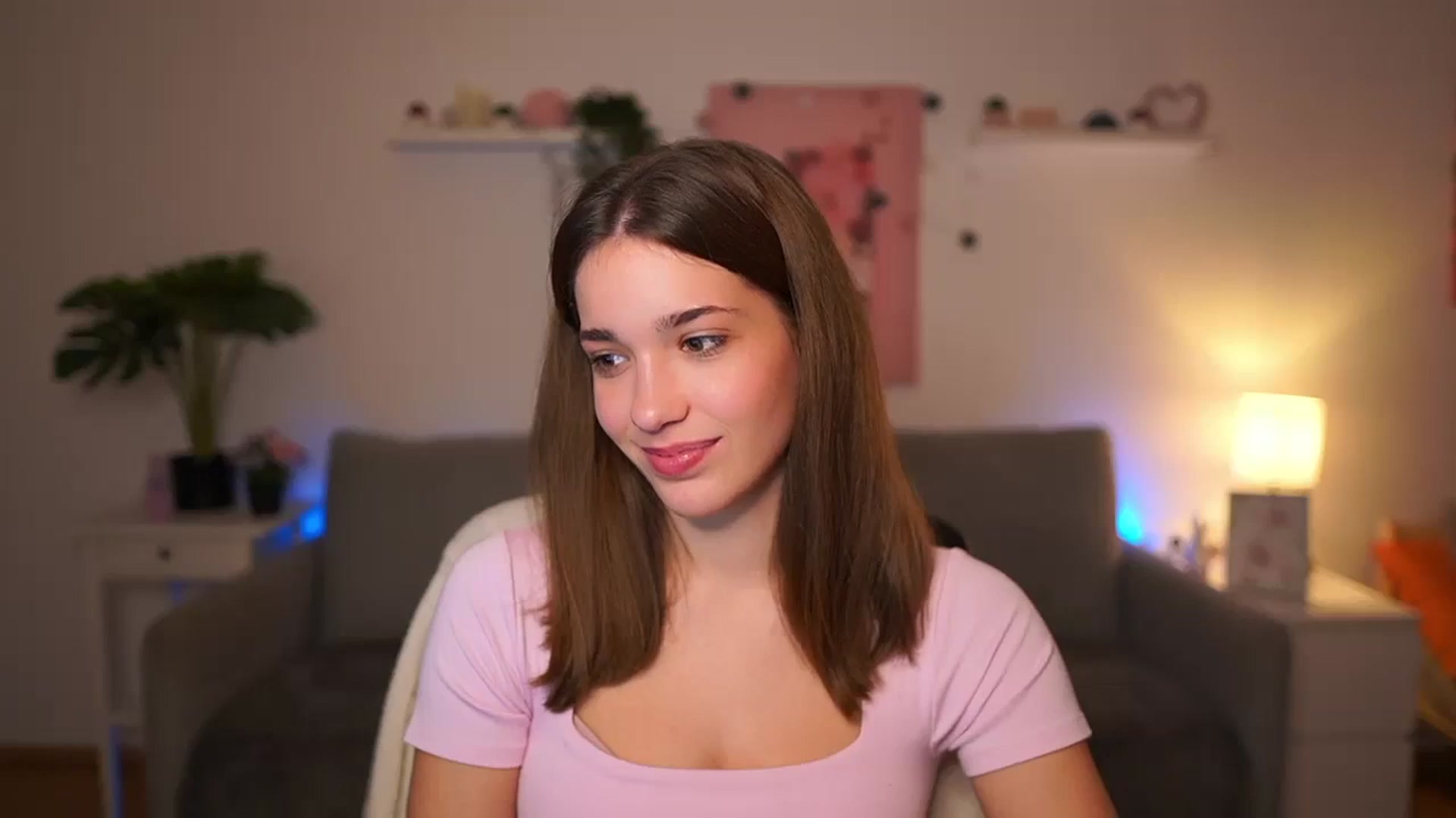 Gallery image thumbnail from Kissiecat's myfreecams stream on, 11/19/2025, 18:21 image 3 of 20