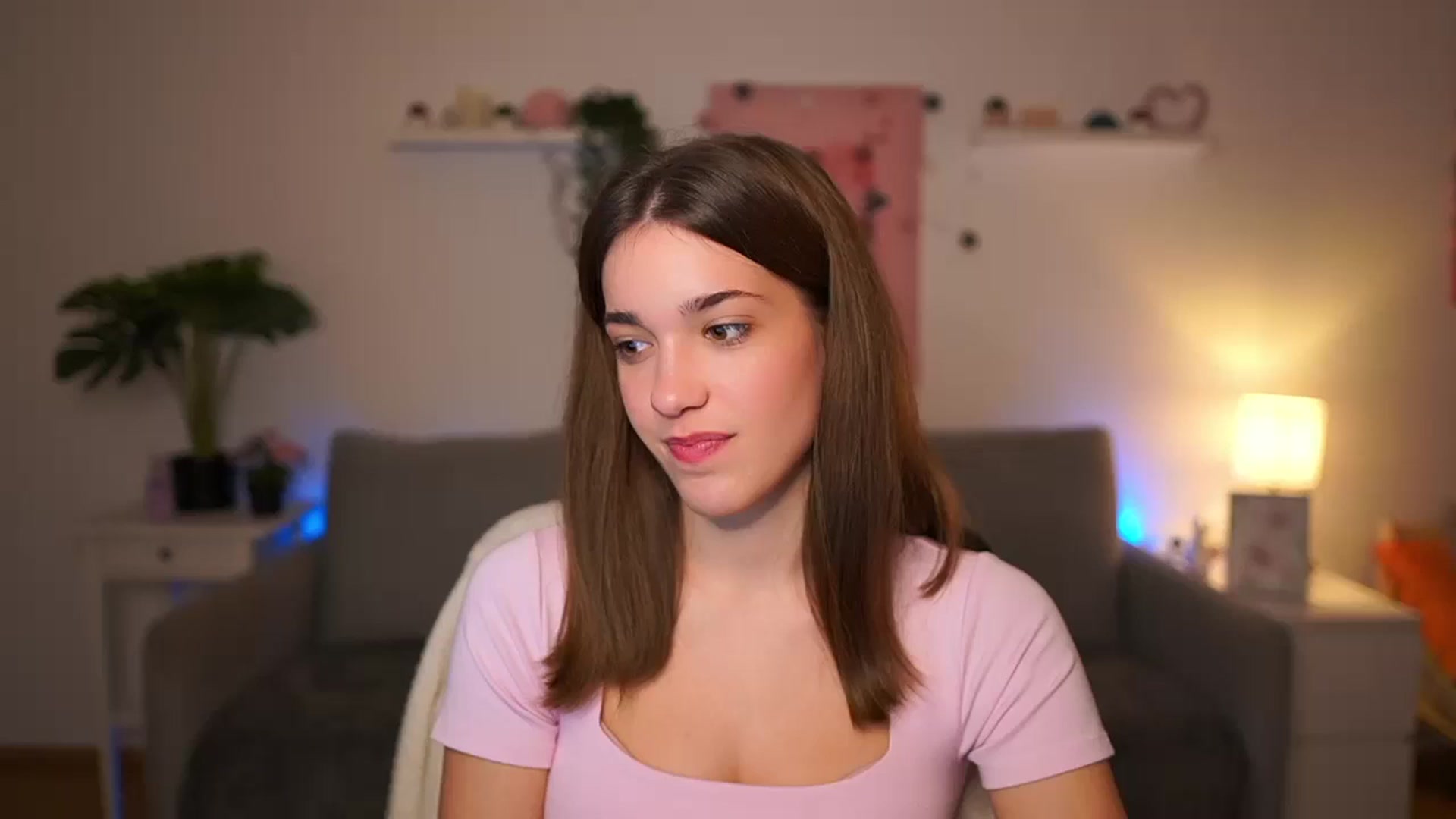 Gallery image thumbnail from Kissiecat's myfreecams stream on, 11/19/2025, 18:41 image 1 of 20