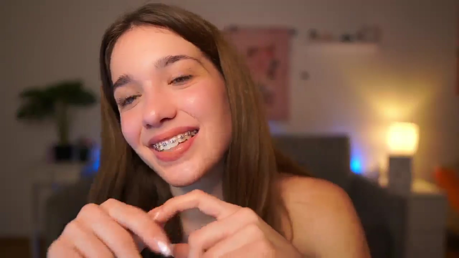 Gallery image thumbnail from Kissiecat's myfreecams stream on, 11/20/2025, 16:26 image 10 of 20