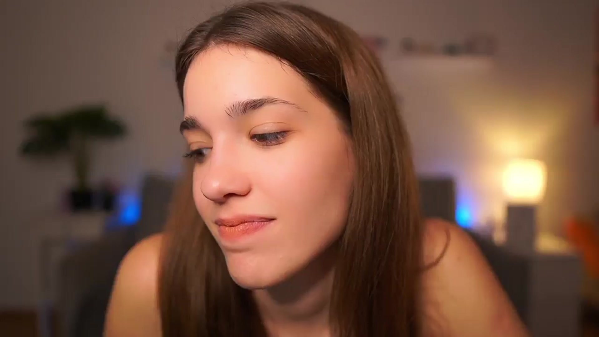 Gallery image thumbnail from Kissiecat's myfreecams stream on, 11/20/2025, 18:21 image 16 of 20