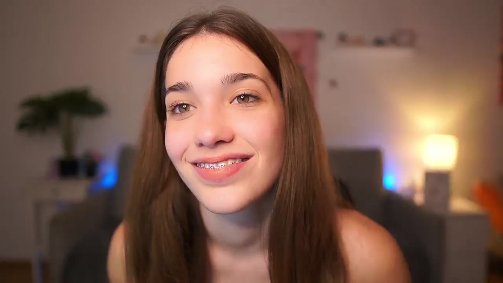 Gallery image thumbnail from Kissiecat's myfreecams stream on, 11/20/2025, 18:21 image 12 of 20